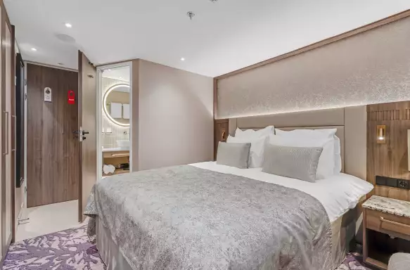 Emerald Deck double cabin bedroom on MS Riviera Radiance