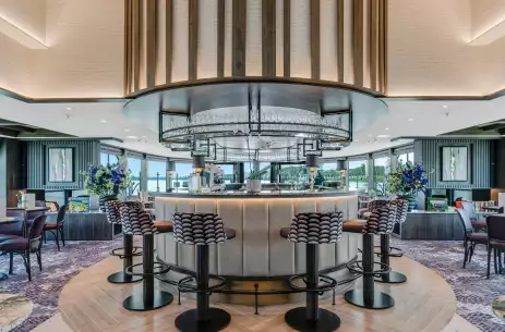 MS Riviera Radiance lounge and bar